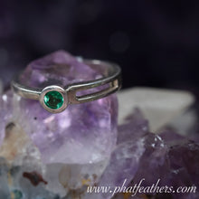 Load image into Gallery viewer, Intricate Emerald Silver Band Size K
