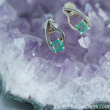 Load image into Gallery viewer, Pear Shaped Emerald Earrings and Necklace Set
