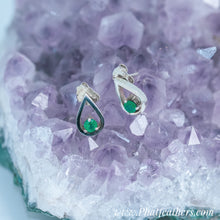 Load image into Gallery viewer, Oval Emerald Earrings and Necklace Set

