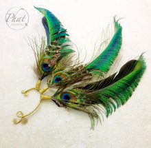 Load image into Gallery viewer, Peacock Feather Earcuff
