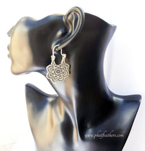 Load image into Gallery viewer, Mandala Flower Earrings
