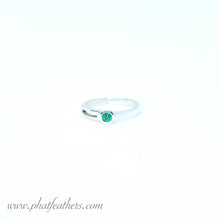Load image into Gallery viewer, Intricate Emerald Silver Band Size K
