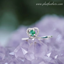Load image into Gallery viewer, Heart Emerald Ring
