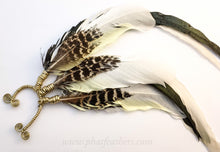 Load image into Gallery viewer, Cockatoo Feather Earcuff
