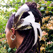 Load image into Gallery viewer, Cockatoo Feather Earcuff
