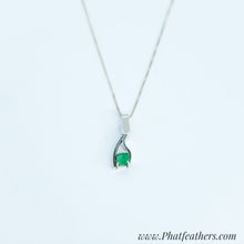 Load image into Gallery viewer, Pear Shaped Emerald Earrings and Necklace Set
