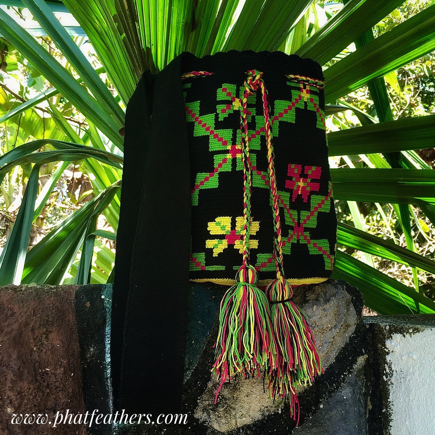 Black/Pink Handmade Colombian Wayuu Bag