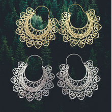 Load image into Gallery viewer, Big statement earrings
